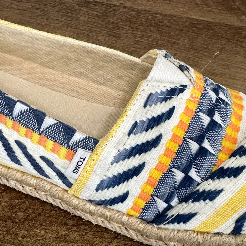Toms Blue and Yellow Espadrilles with Chevron Pattern Boho - Picture 10 of 12